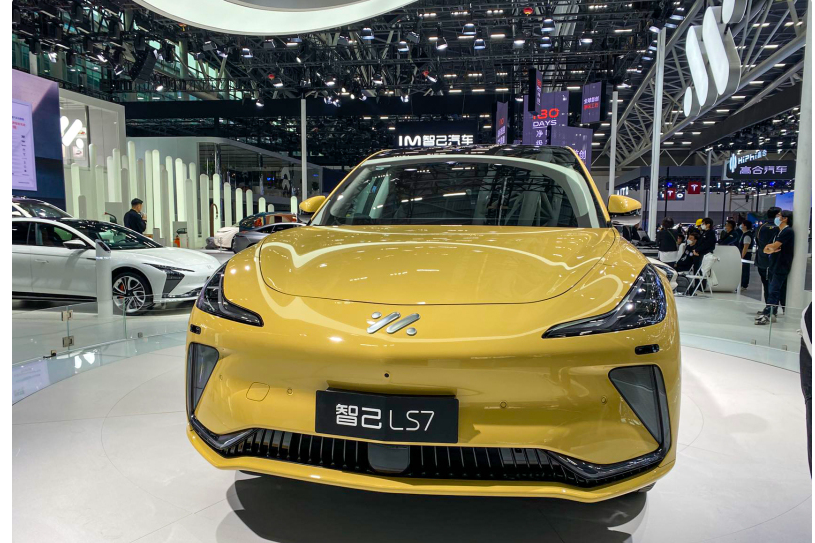 成都车身贴膜：智己LS7预售价35万至50万